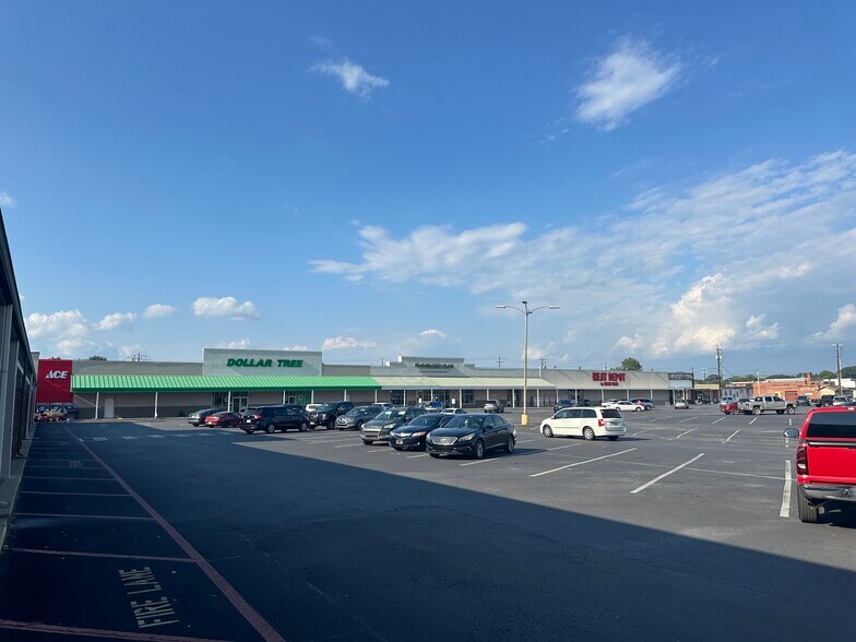 Primary Photo Of 204-230 Fort Williams St, Sylacauga Unknown For Lease