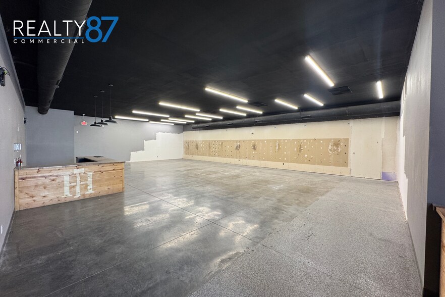 More Photos Of 576 Boyson Rd NE, Cedar Rapids Storefront Retail Office For Lease