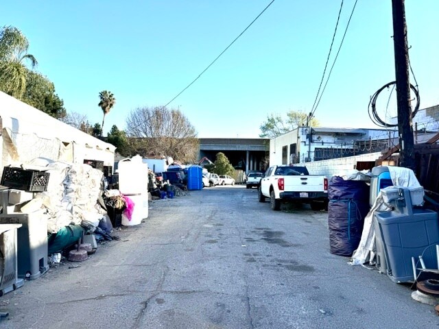 More Photos Of 3001 Delay Dr, Los Angeles Land For Lease