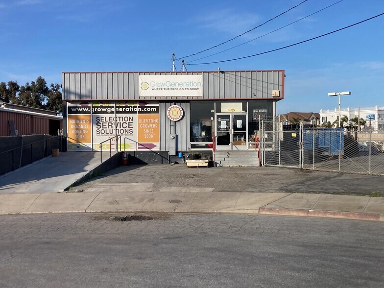 More Photos Of 61 Tarp Cir, Salinas Showroom For Lease