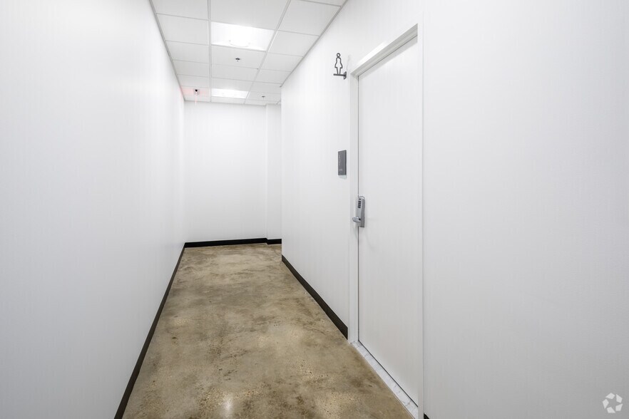 More Photos Of 8455 Colesville Rd, Silver Spring Office For Sale