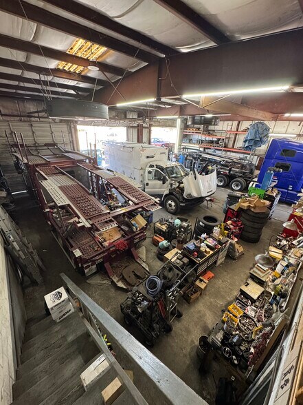 More Photos Of 5404 33rd St E, Bradenton Distribution For Lease