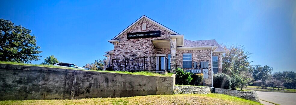 More Photos Of 1205 Bent Oaks Ct, Denton Office For Sale