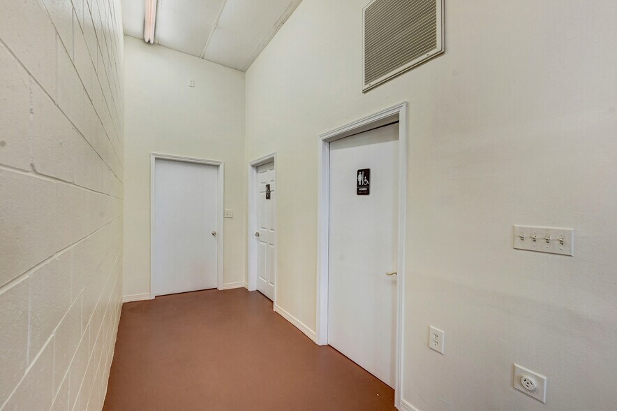 More Photos Of 117-137 Hughlett Ave, Cocoa General Retail For Sale