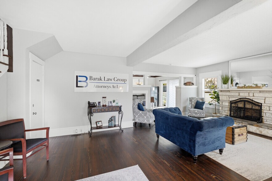 More Photos Of 1322 3rd Ave W, Bradenton Office Residential For Sale