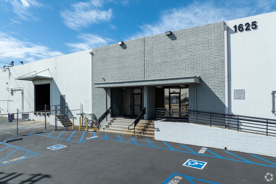 More Photos Of 1625 Perrino Pl, Los Angeles Warehouse For Lease