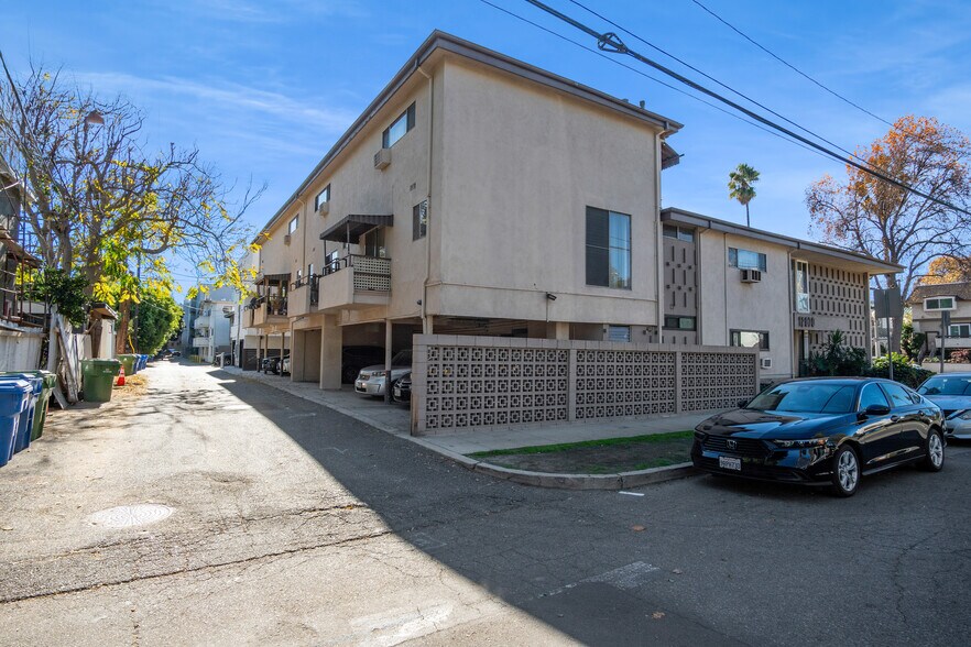 More Photos Of 12070 Woodbridge St, Studio City Apartments For Sale