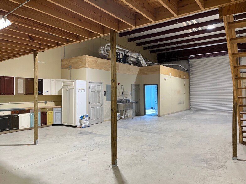 More Photos Of 8294 Blaikie Ct, Sarasota Warehouse For Lease