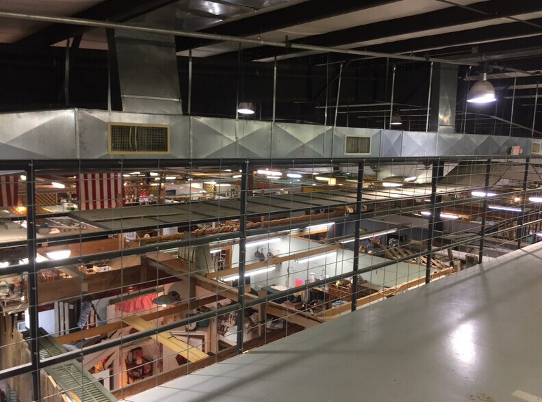 More Photos Of 1900 W Elm St, Ozark Freestanding For Sale