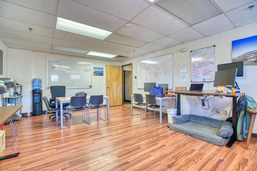 More Photos Of 1501 Lee Hill Dr, Boulder Showroom For Lease