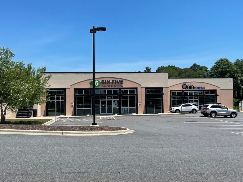 More Photos Of 954-958 US Highway 70 SW, Hickory General Retail For Lease