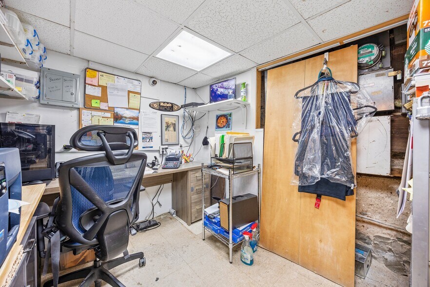 More Photos Of 191A Court St, Brooklyn Storefront Retail Residential For Lease