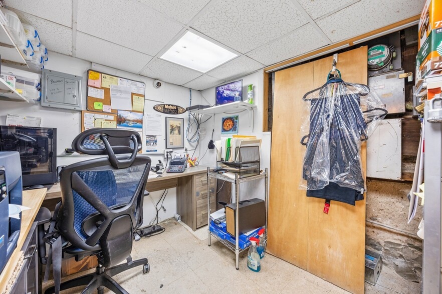 More Photos Of 191A Court St, Brooklyn Storefront Retail Residential For Lease