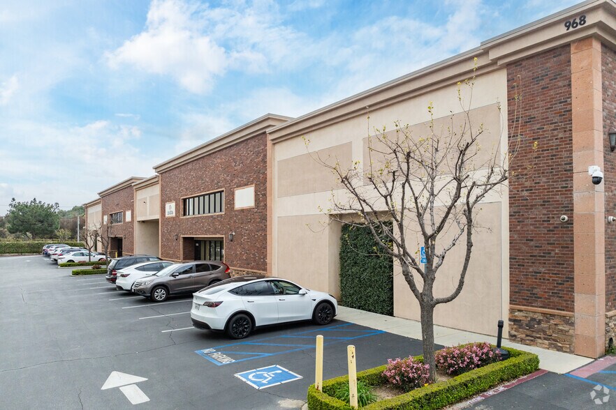 More Photos Of 920-968 W Palomares Ave, La Verne Warehouse For Lease