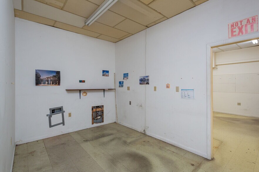 More Photos Of 13963 Timber Way, Timberville Office For Lease