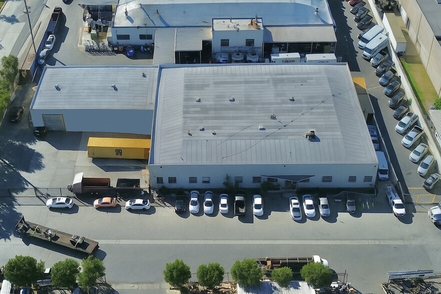Primary Photo Of 7711 S Paramount Blvd, Pico Rivera Manufacturing For Sale