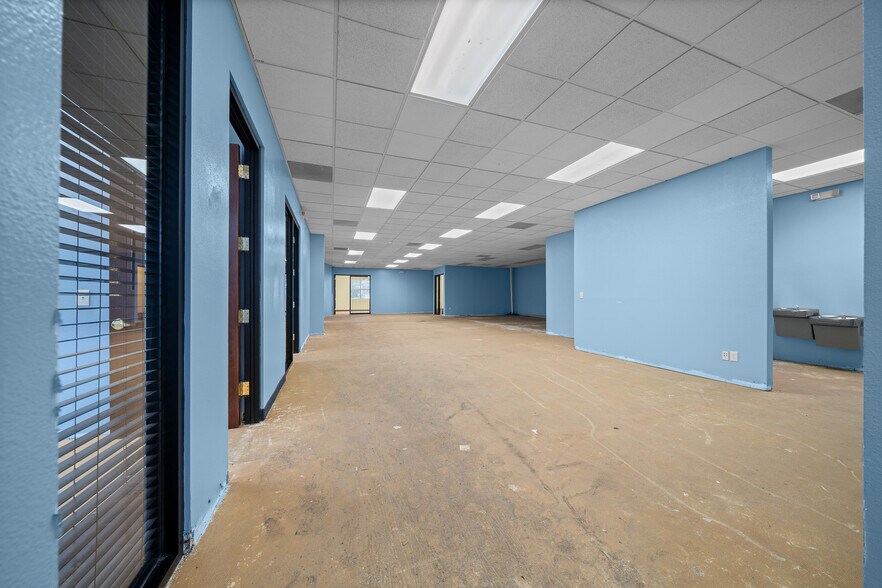 More Photos Of 5885 Central Ave, Saint Petersburg Office For Lease