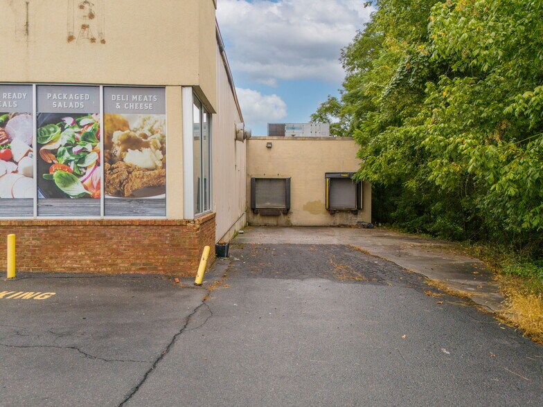 More Photos Of 510 Glade st, Glade Spring Supermarket For Sale