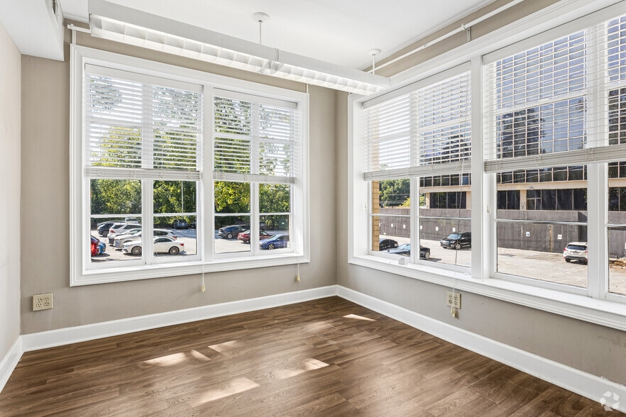 More Photos Of 1708 Peachtree St NW, Atlanta Medical For Sale