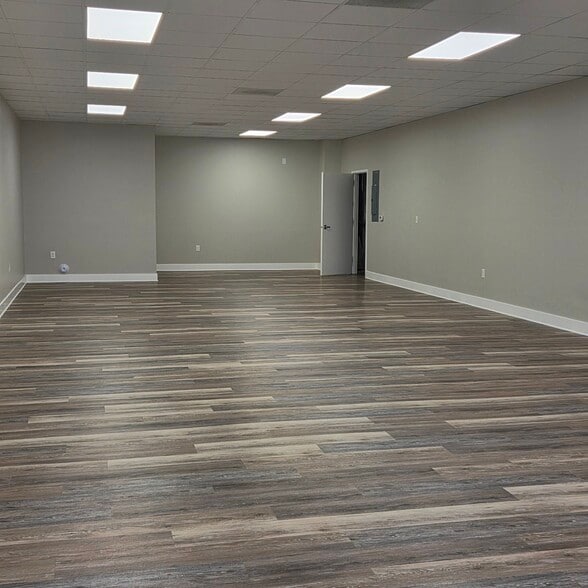 More Photos Of 692 Jonestown Rd, Winston-Salem Unknown For Lease