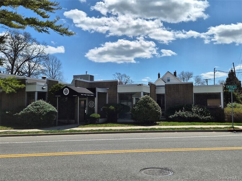 More Photos Of 121 W Oak St, Amityville Office For Sale
