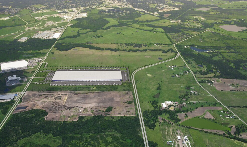 More Photos Of Airport Rd, Terrell Warehouse For Lease