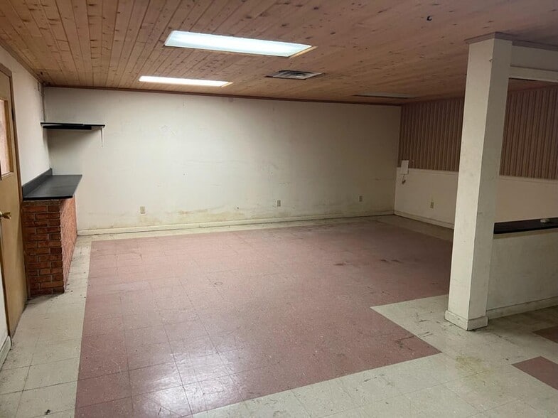 More Photos Of 868 State Route 3 and 12, Hinton Flex For Sale