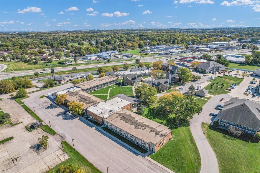 More Photos Of 1907 N Cunningham Ave, Urbana Hotel For Sale