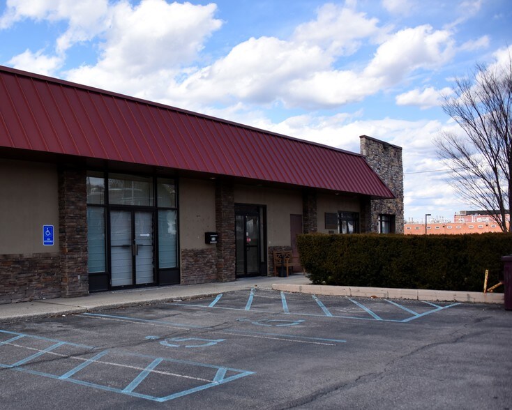More Photos Of 5414-5506 6th Ave, Altoona Office For Lease