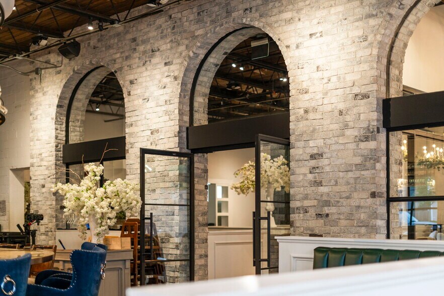 More Photos Of 1344 Yale St, Houston Restaurant For Sale