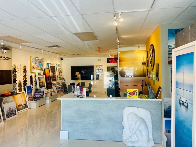 More Photos Of 4840-4860 N Dixie Hwy, Oakland Park Warehouse For Sale
