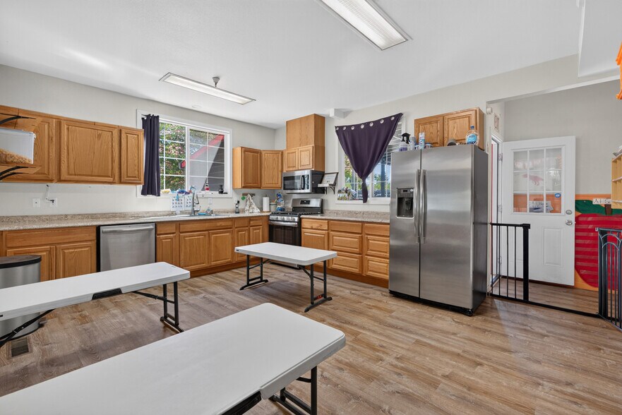 More Photos Of 530 N Cloverdale Blvd, Cloverdale Specialty For Sale