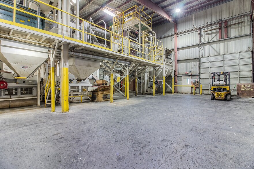 More Photos Of 1535-1541 W Lee Rd, Othello Warehouse For Sale