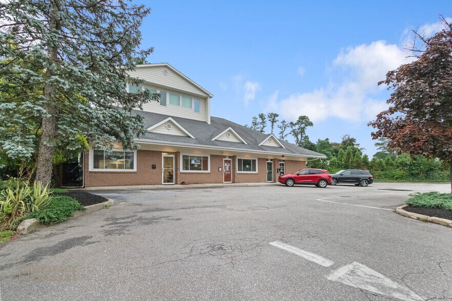 More Photos Of 60 E Main St, Kings Park Office For Lease