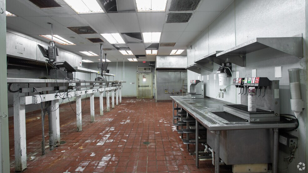 More Photos Of 4066 Victory Blvd, Portsmouth Restaurant For Lease