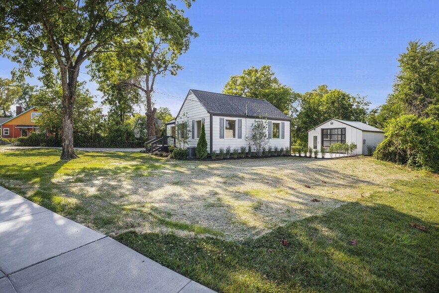 More Photos Of 1303 McGavock Pike, Nashville General Retail For Sale