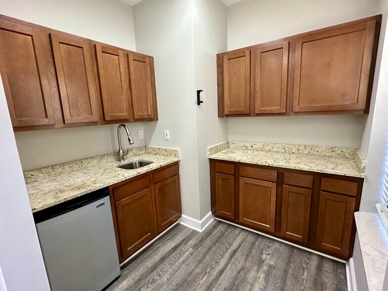 More Photos Of 6441 Bonny Oaks Dr, Chattanooga Medical For Lease