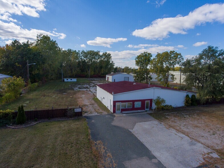 More Photos Of 3905 32nd St, Port Huron Truck Terminal For Sale