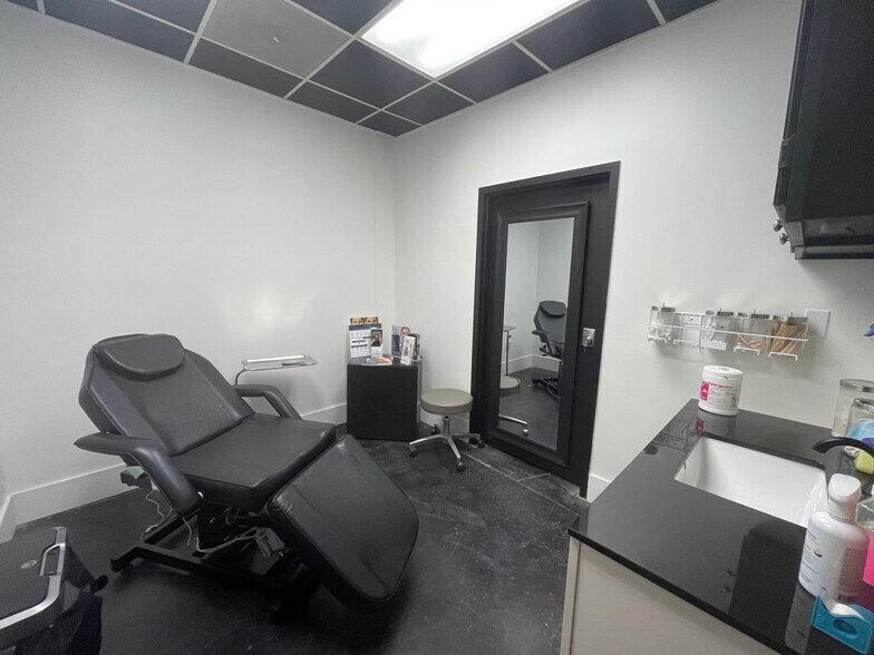 More Photos Of 150 Medical Blvd, Stockbridge Medical For Lease