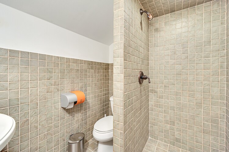 More Photos Of 107 Stuyvesant Ave, Lyndhurst Office For Lease