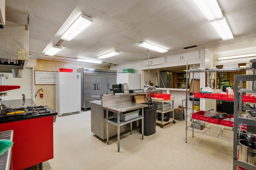 More Photos Of 17001 IN-3, Eaton Bar For Sale