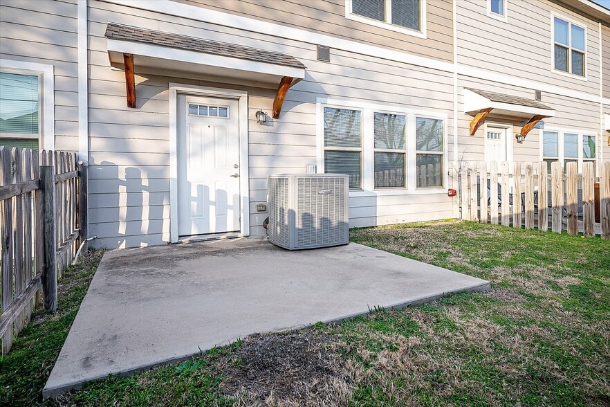 More Photos Of 101 Springtree St, Denton Apartments For Sale