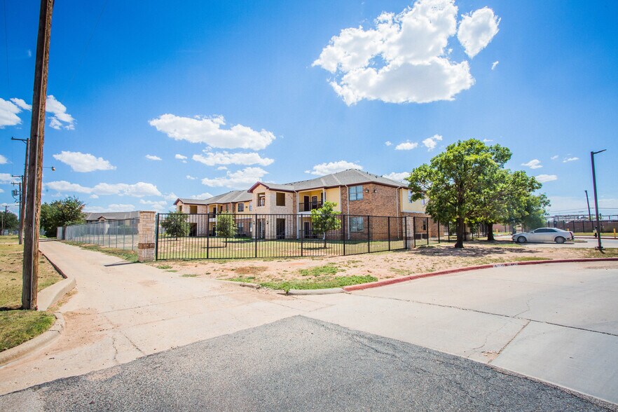 More Photos Of 2627 Oak Dr, Lubbock Apartments For Sale