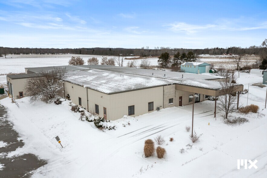 More Photos Of 21685 Northland Dr, Paris Distribution For Sale