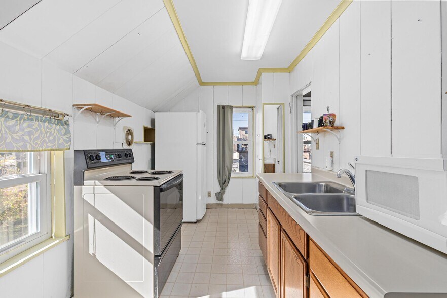 More Photos Of 227 S Arch Ave, New Richmond Office For Sale