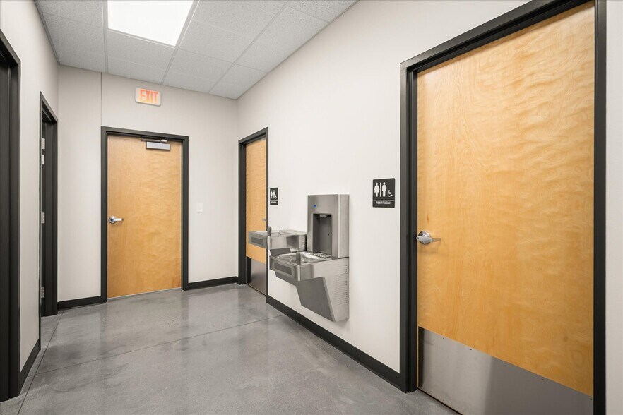 More Photos Of 19407 E Garland Ave, Spokane Valley Warehouse For Lease