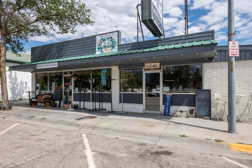 Primary Photo Of 108 Main St, Stevensville General Retail For Sale