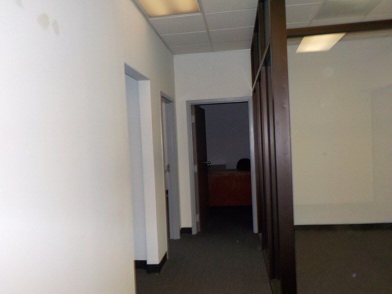 More Photos Of 3700 N 10th St, McAllen Office For Lease