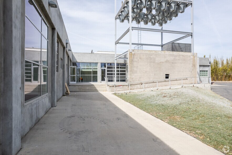 More Photos Of 3583-3585 Hayden Ave, Culver City Office For Lease