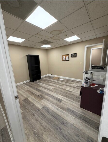 More Photos Of 66 Buck Rd, Southampton Medical For Lease